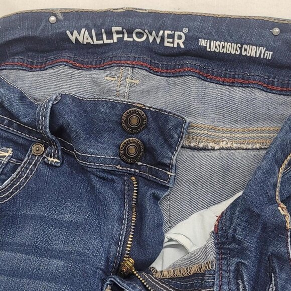 Wallflower Dark Wash 9 reg Curvy Fit jeans #skinnyjeans - Picture 4 of 7